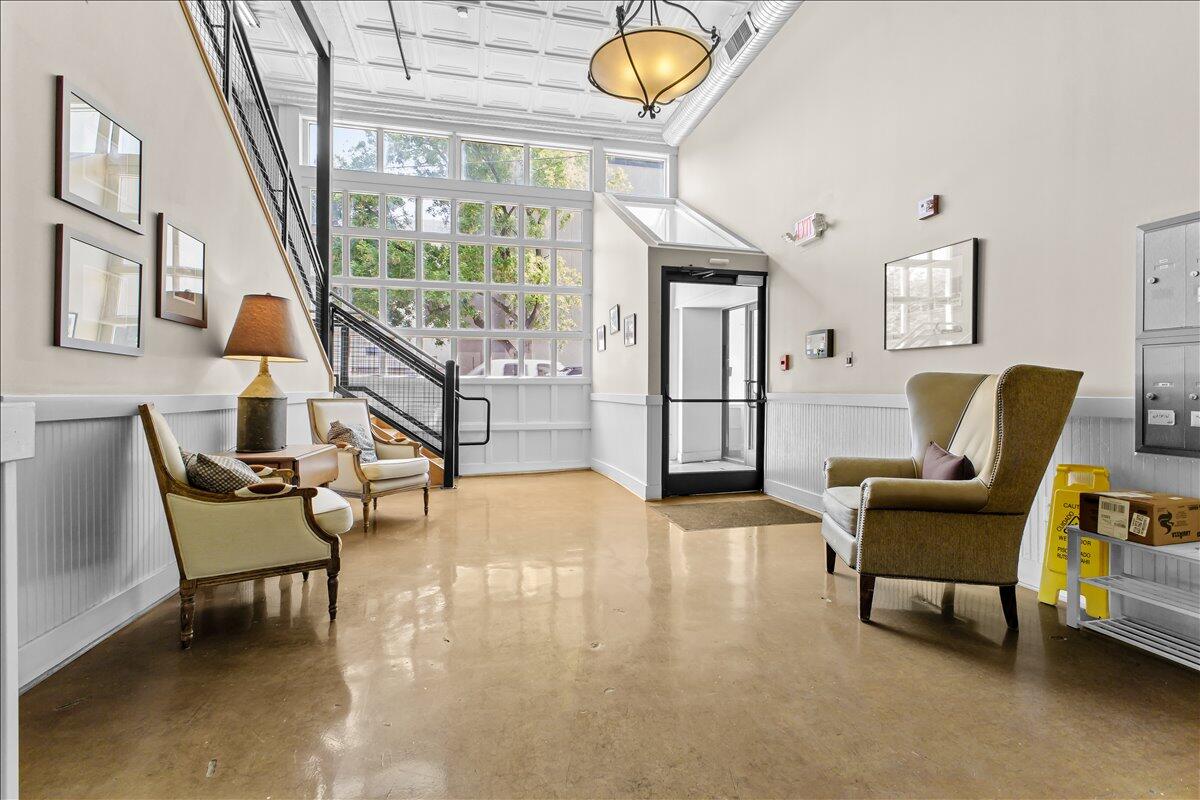 319 Campbell AVE SW Unit: 101