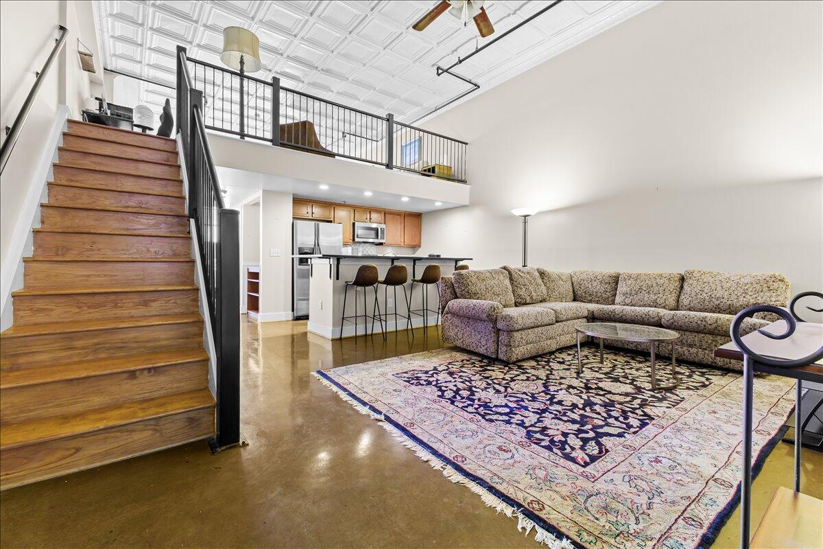 319 Campbell AVE SW Unit: 101
