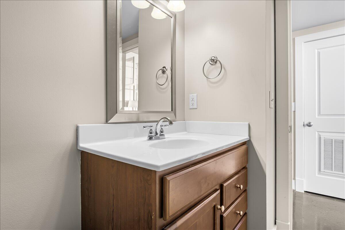 319 Campbell AVE SW Unit: 101