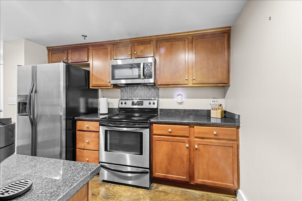 319 Campbell AVE SW Unit: 101