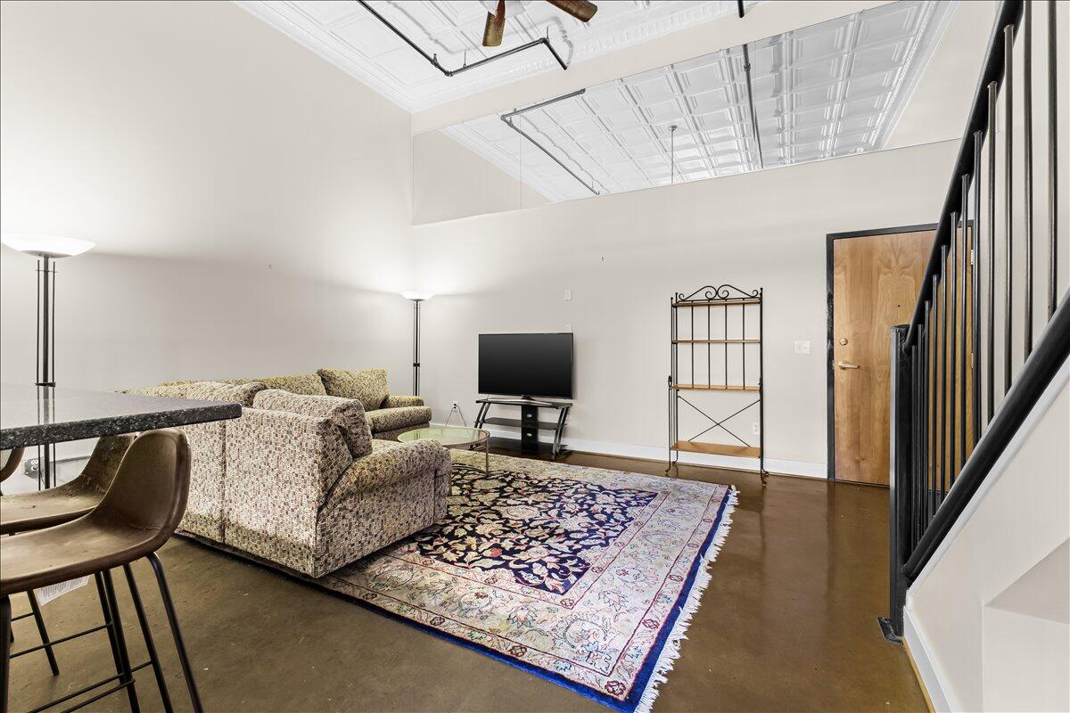319 Campbell AVE SW Unit: 101