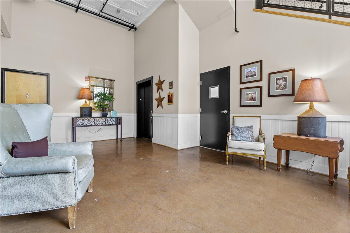 319 Campbell AVE SW Unit: 101