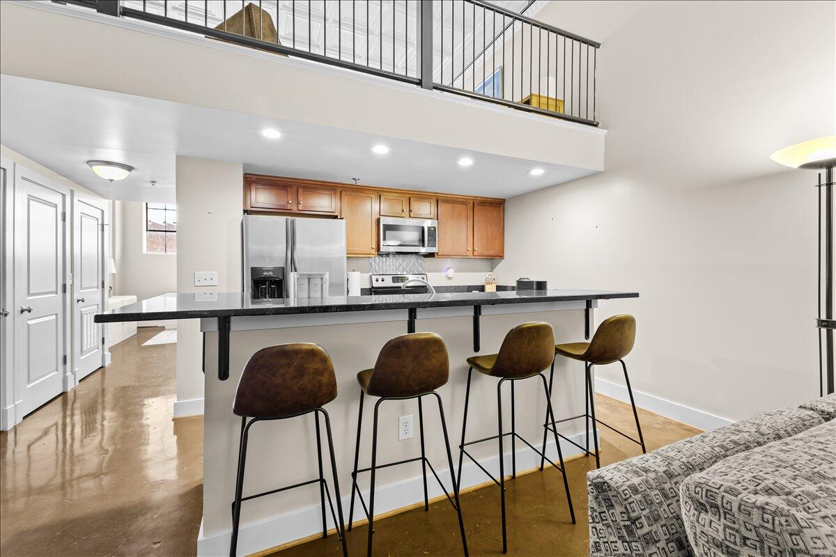 319 Campbell AVE SW Unit: 101