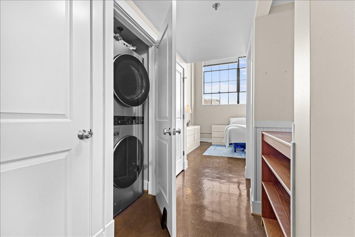 319 Campbell AVE SW Unit: 101