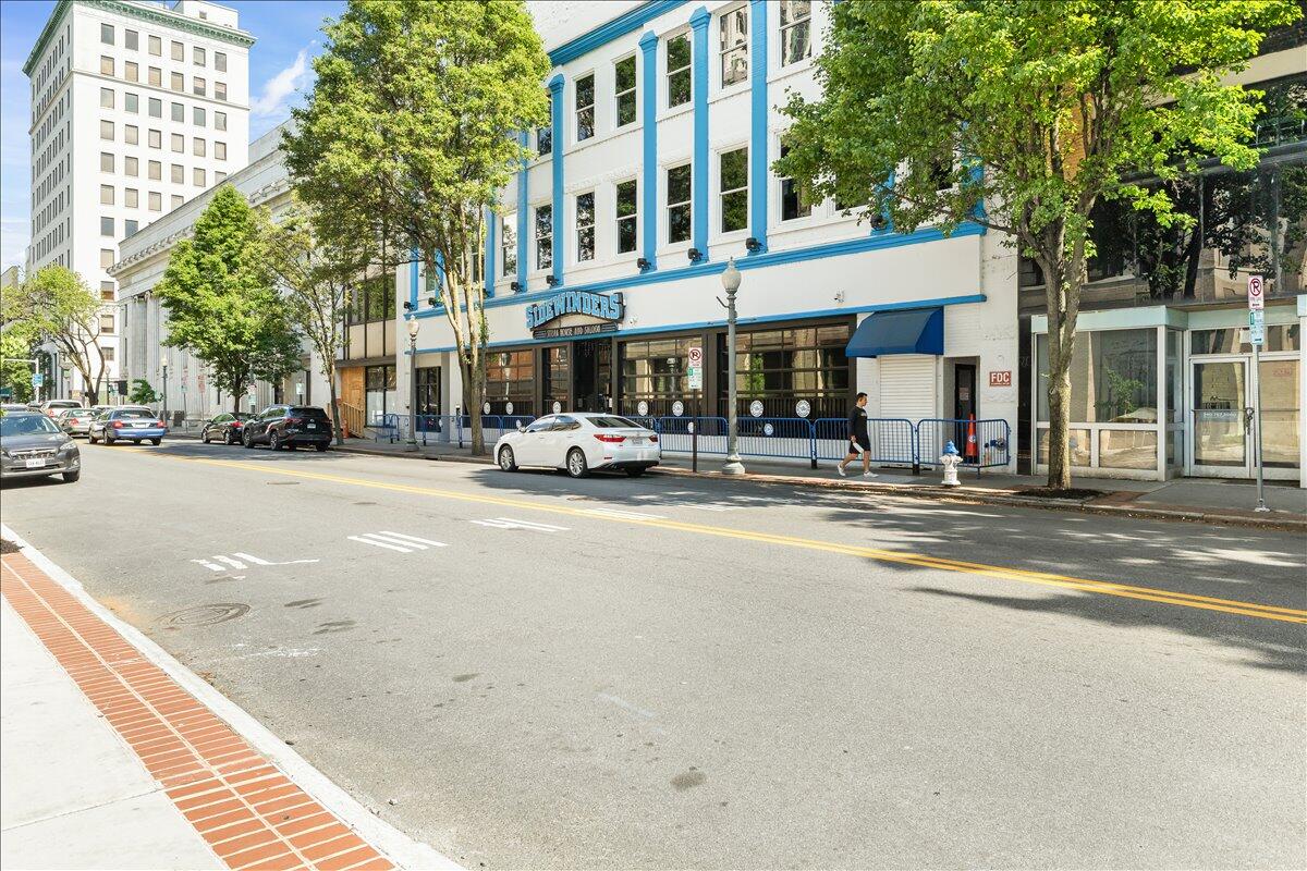 319 Campbell AVE SW Unit: 101