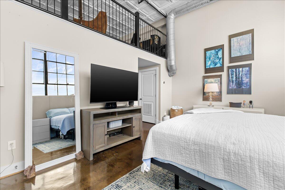 319 Campbell AVE SW Unit: 101