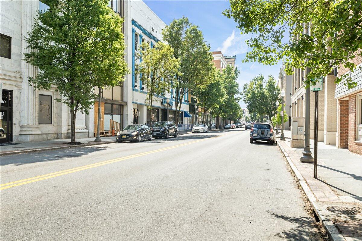 319 Campbell AVE SW Unit: 101