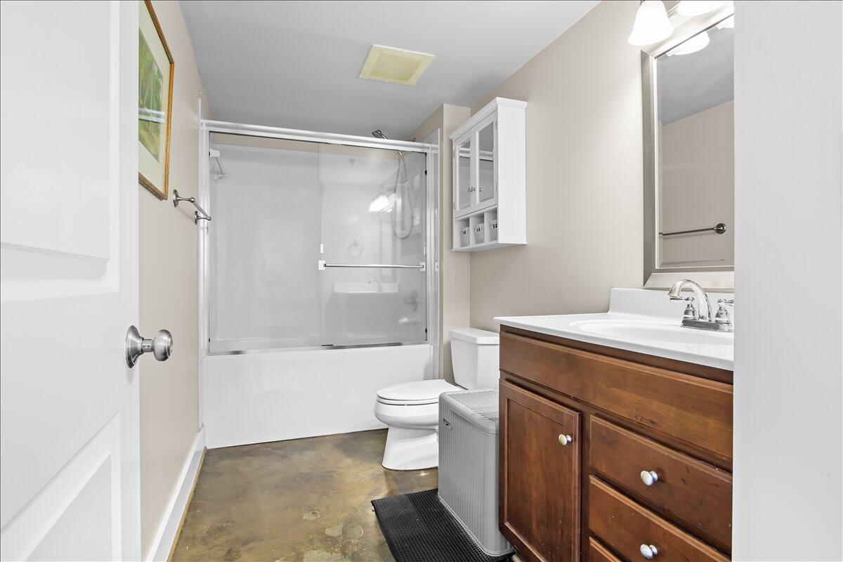 319 Campbell AVE SW Unit: 101