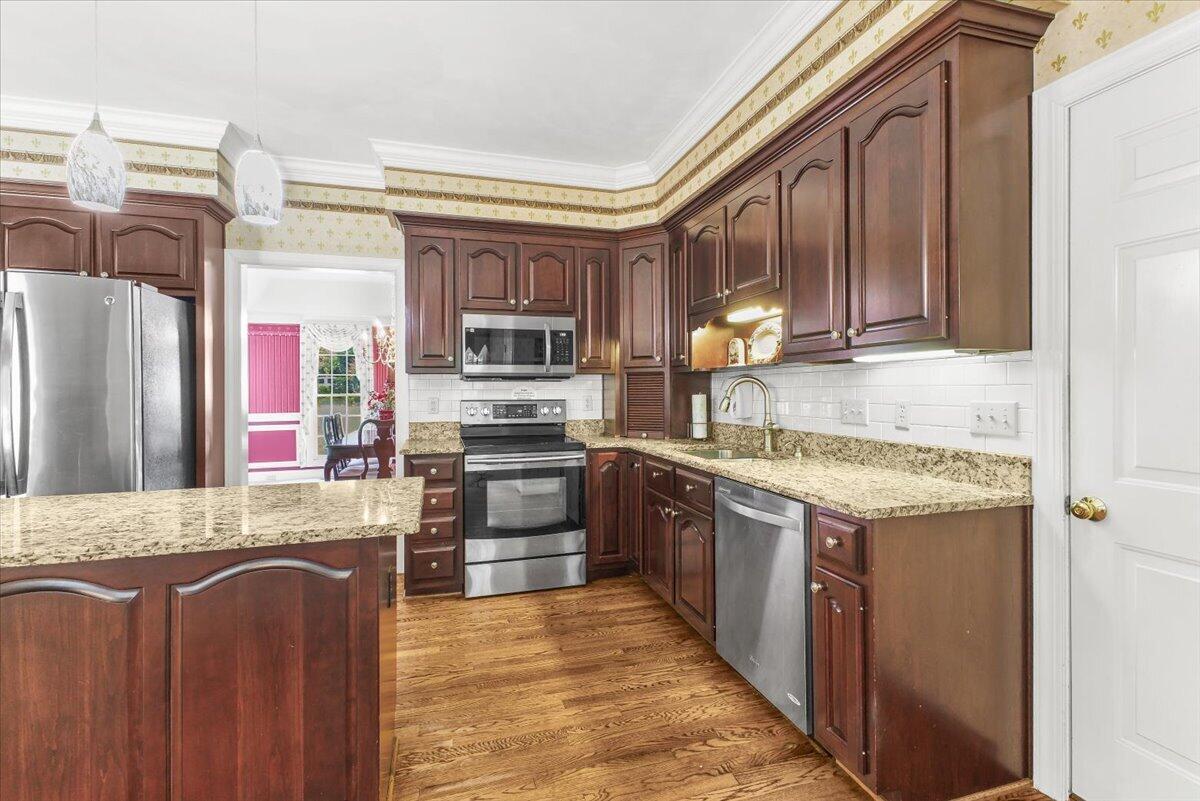8343 Strathmore LN
