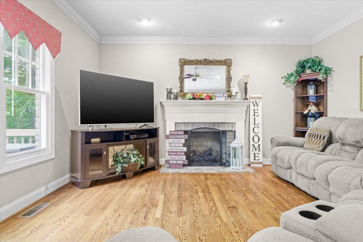 8343 Strathmore LN
