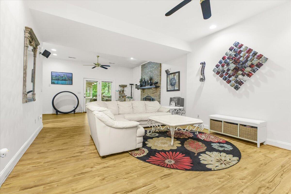 8343 Strathmore LN