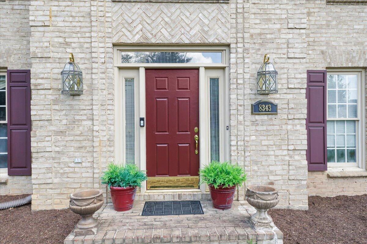 8343 Strathmore LN
