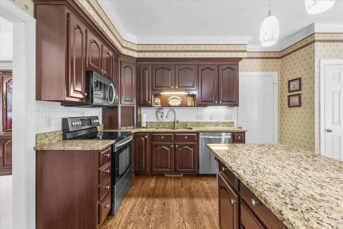 8343 Strathmore LN