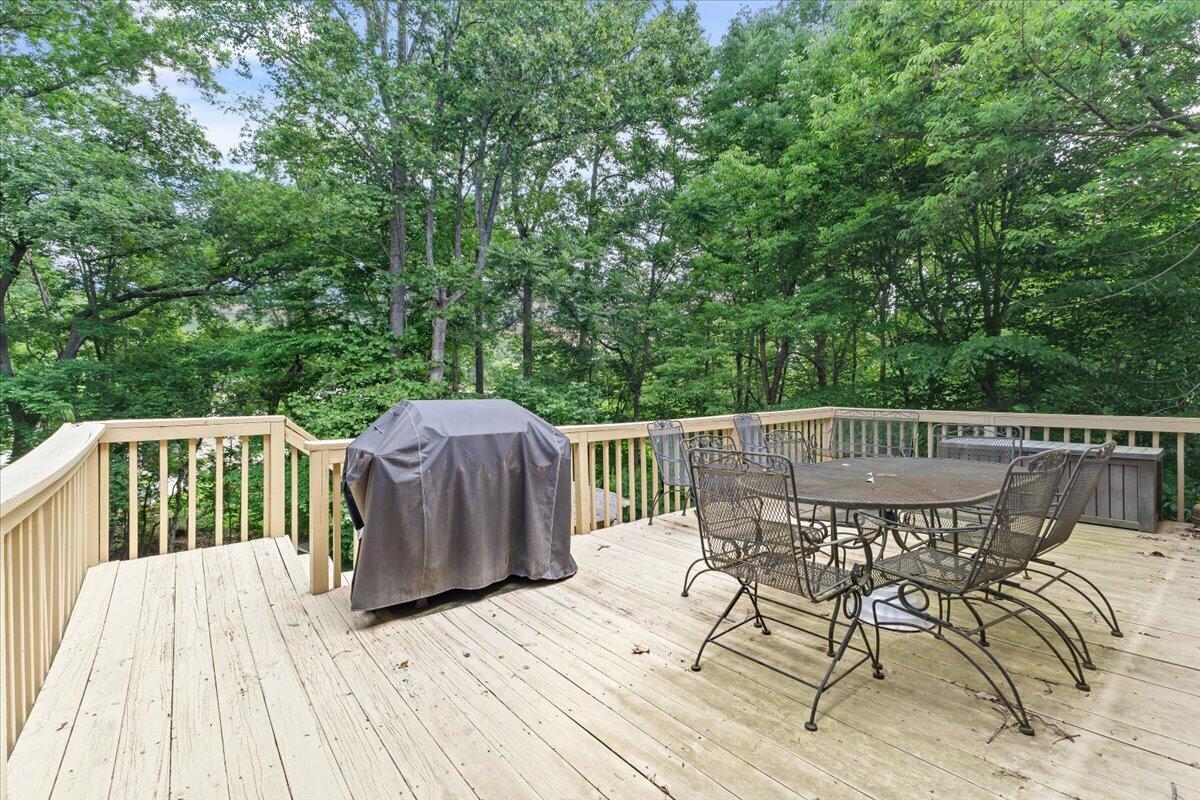 8343 Strathmore LN