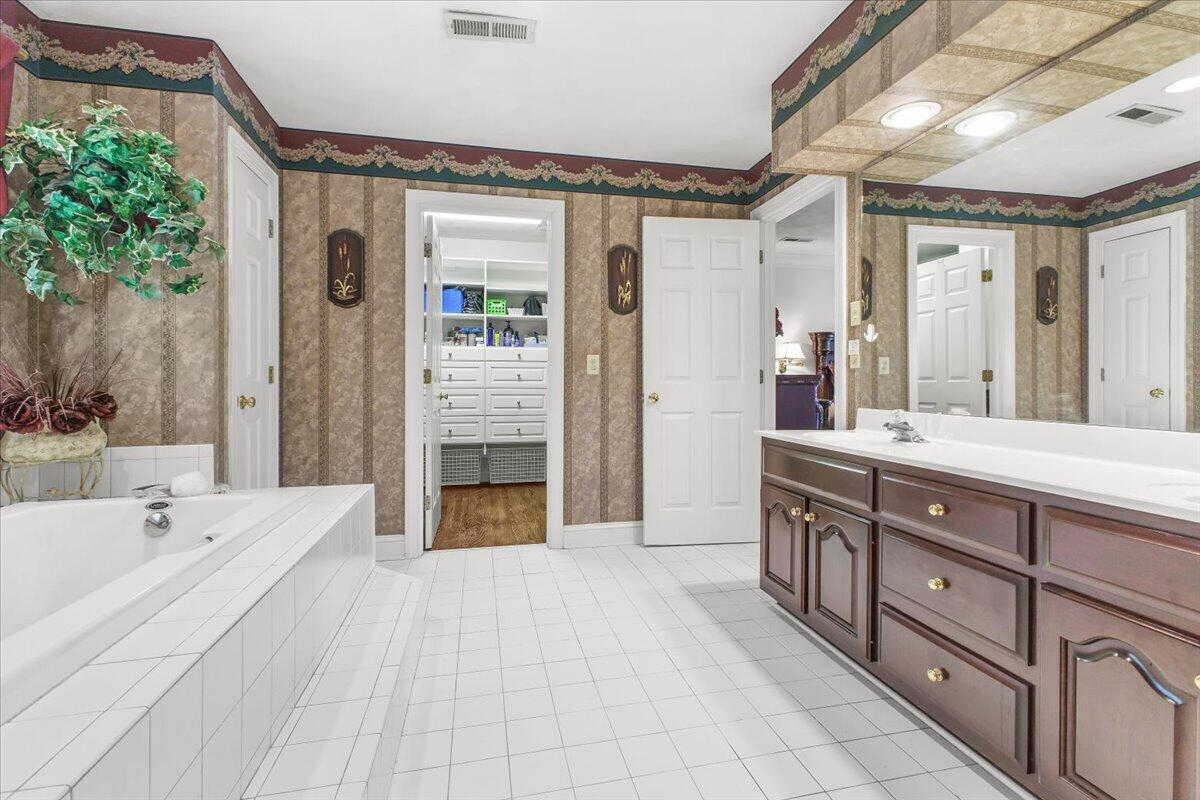 8343 Strathmore LN