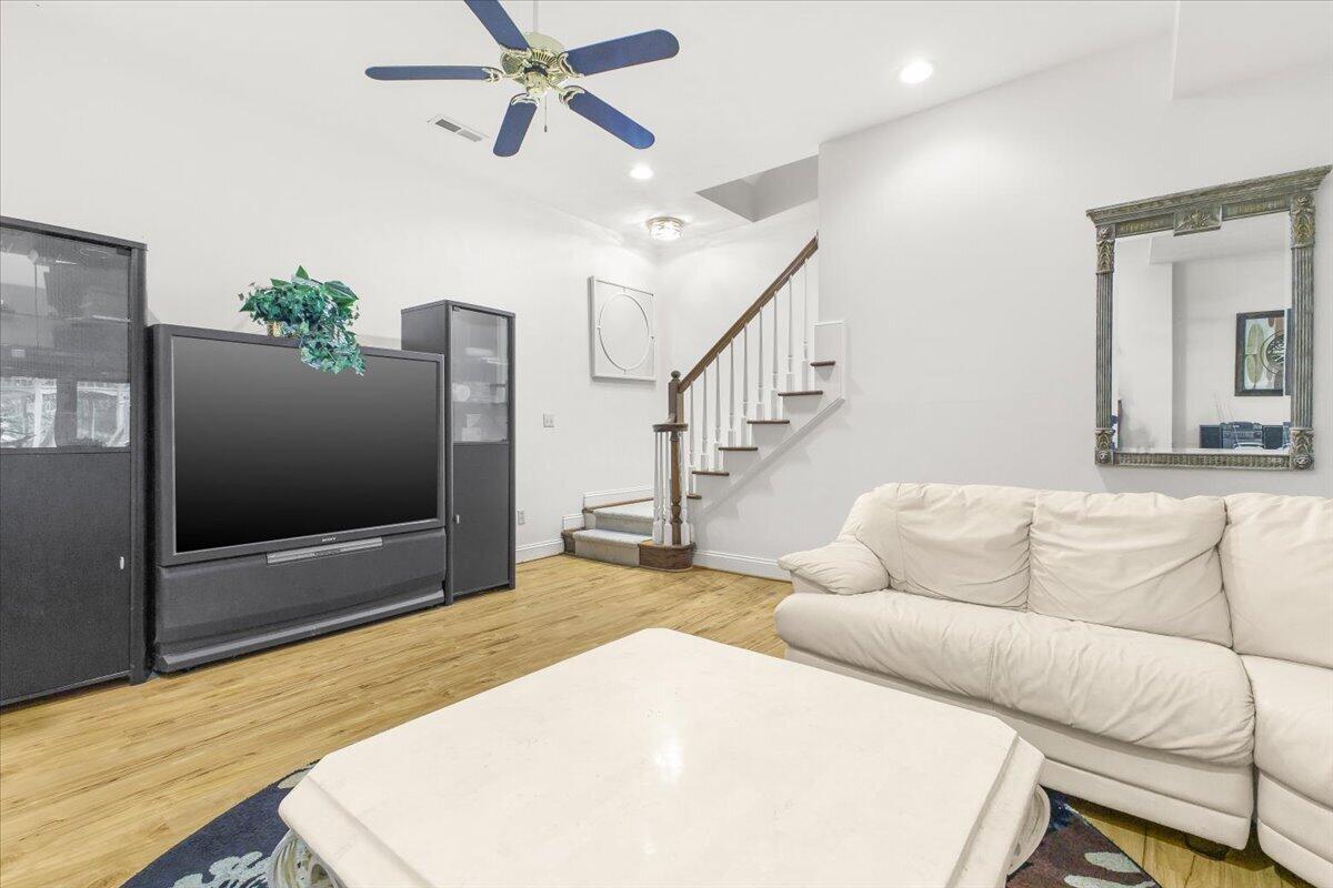 8343 Strathmore LN