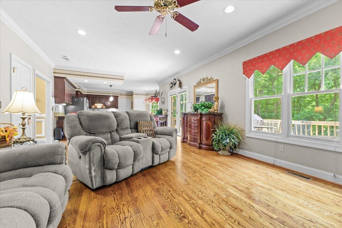 8343 Strathmore LN