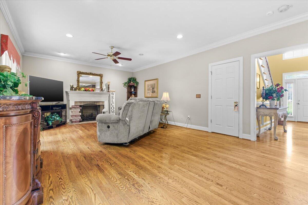 8343 Strathmore LN