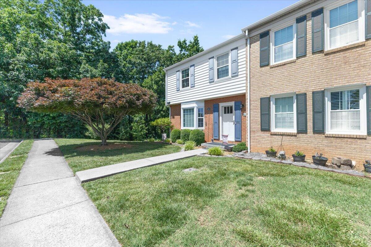 4522 Andover CT