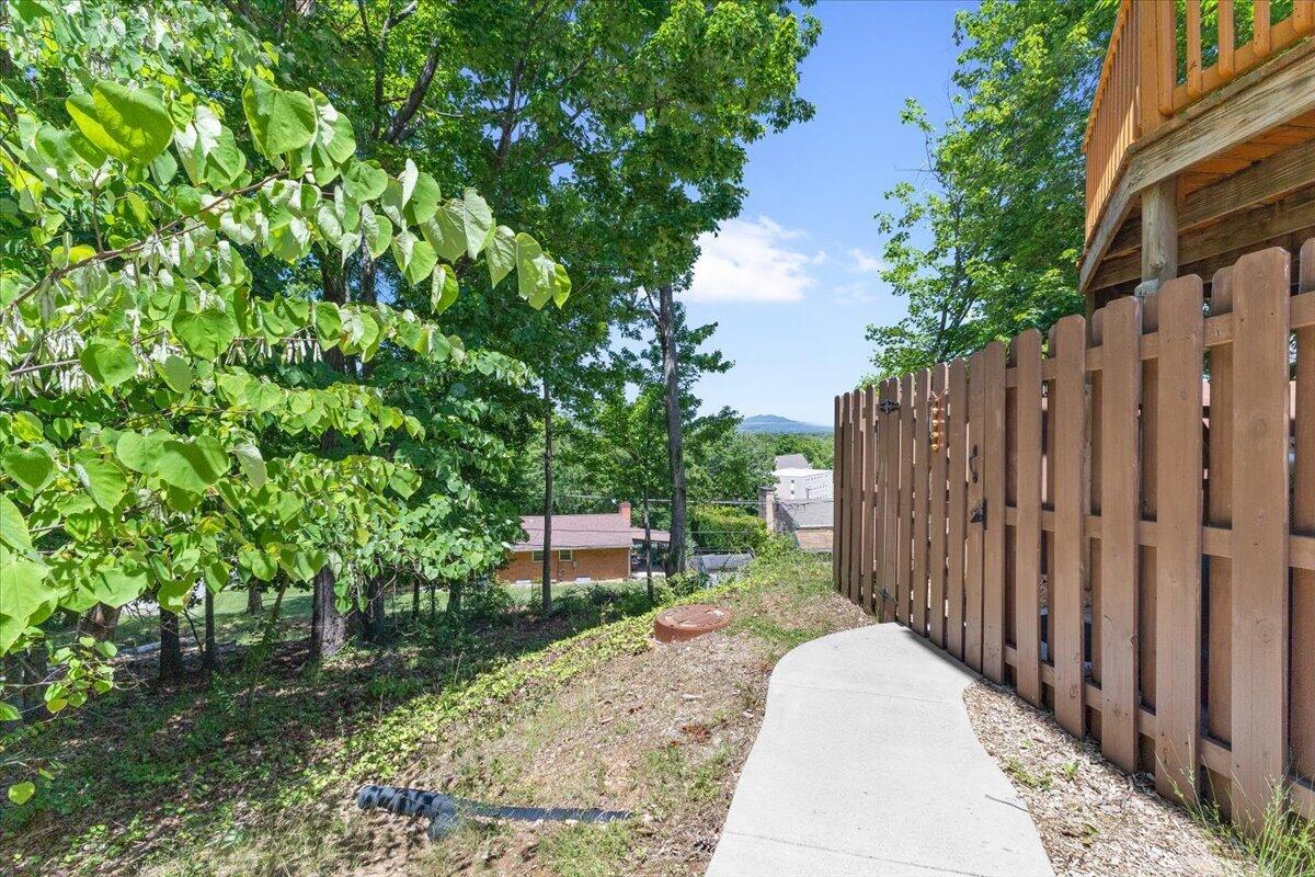4522 Andover CT