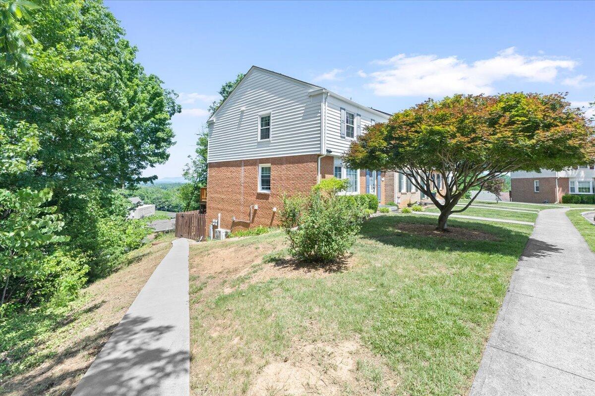 4522 Andover CT
