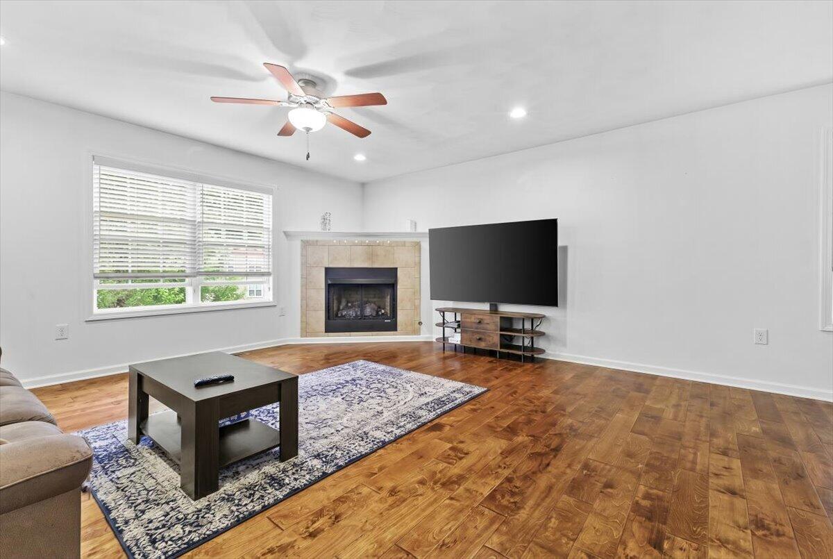 1048 Saint Clair LN