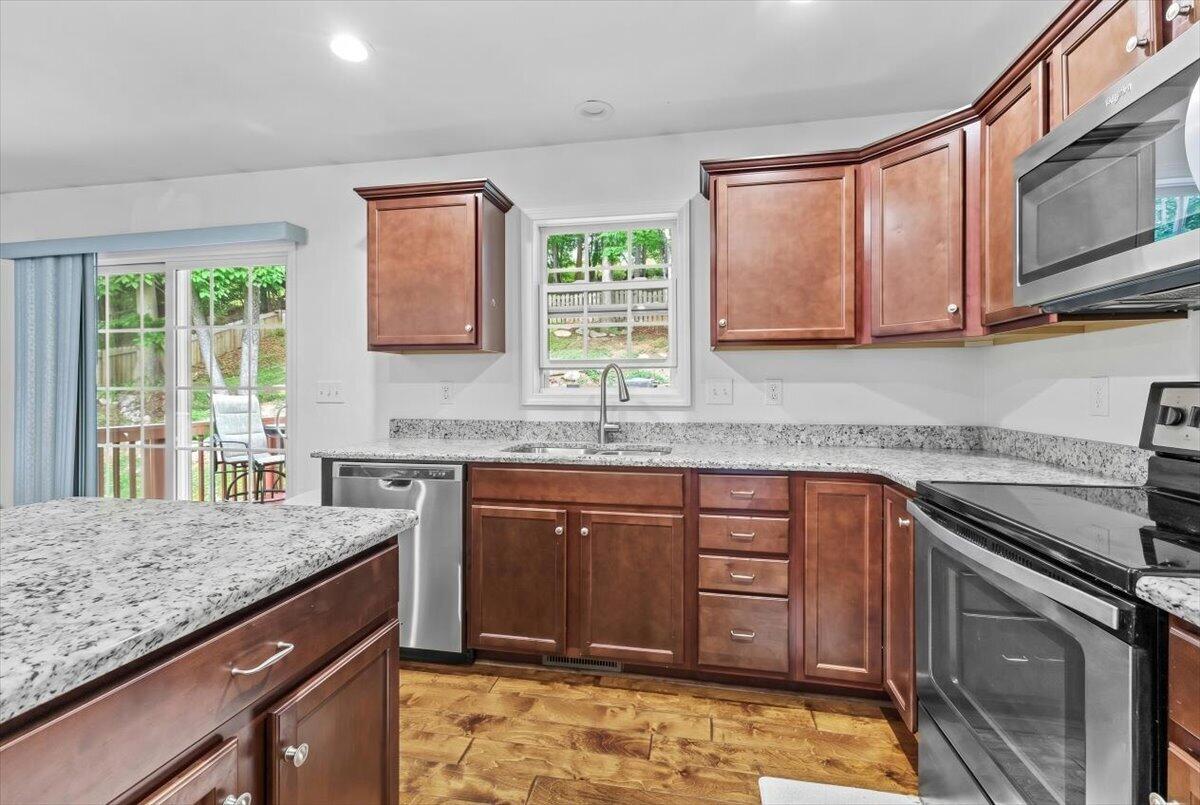 1048 Saint Clair LN