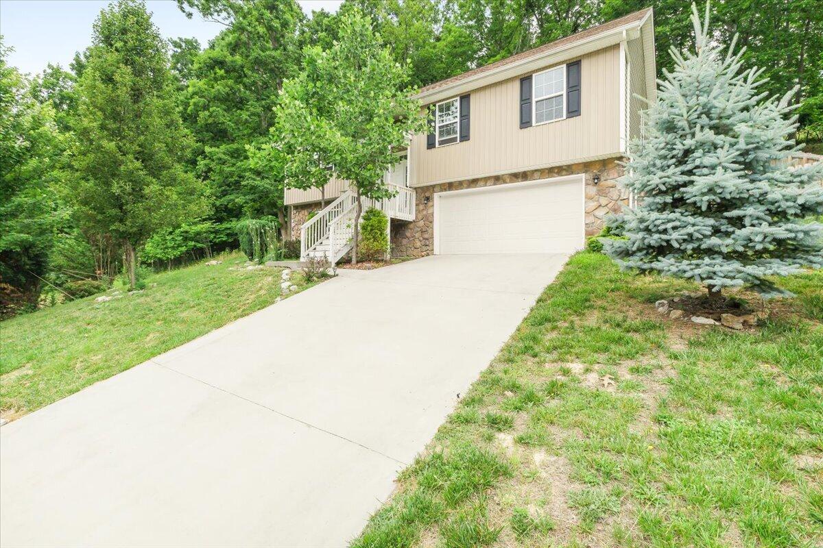 1048 Saint Clair LN