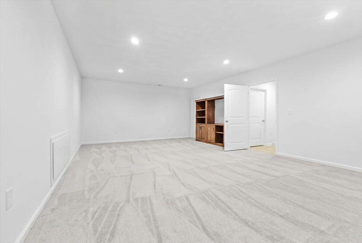 1048 Saint Clair LN