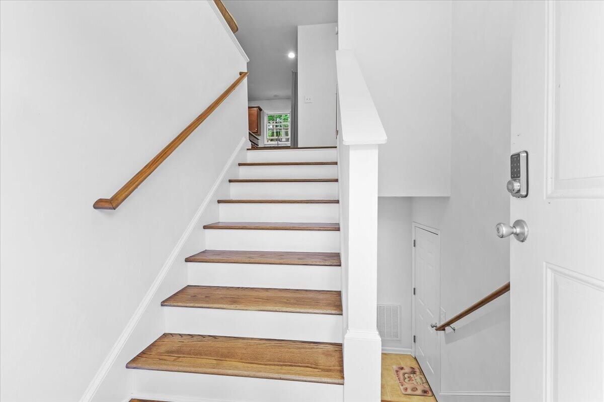1048 Saint Clair LN