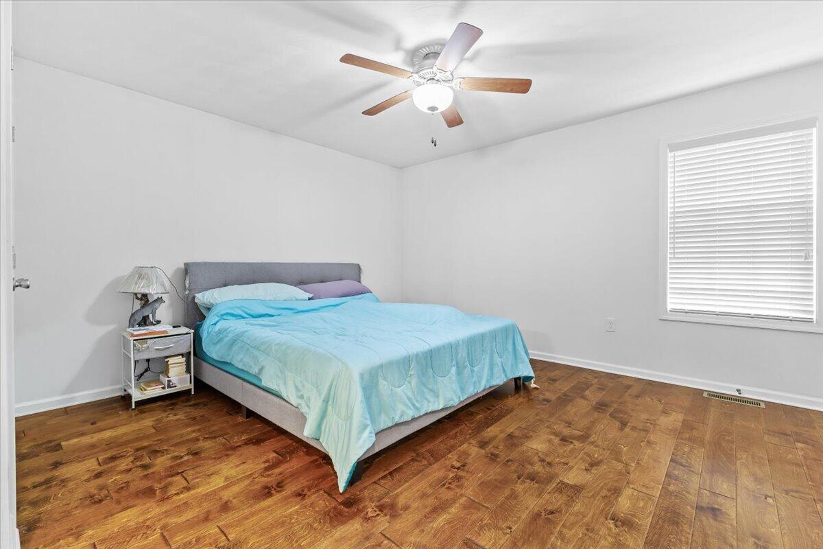 1048 Saint Clair LN