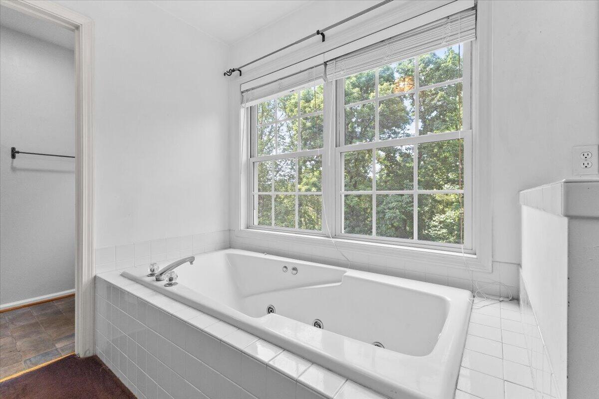 282 Four Seasons DR