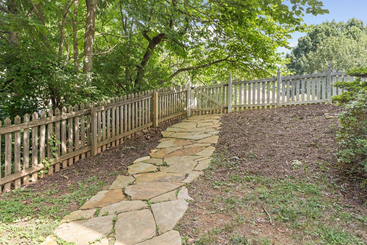 282 Four Seasons DR