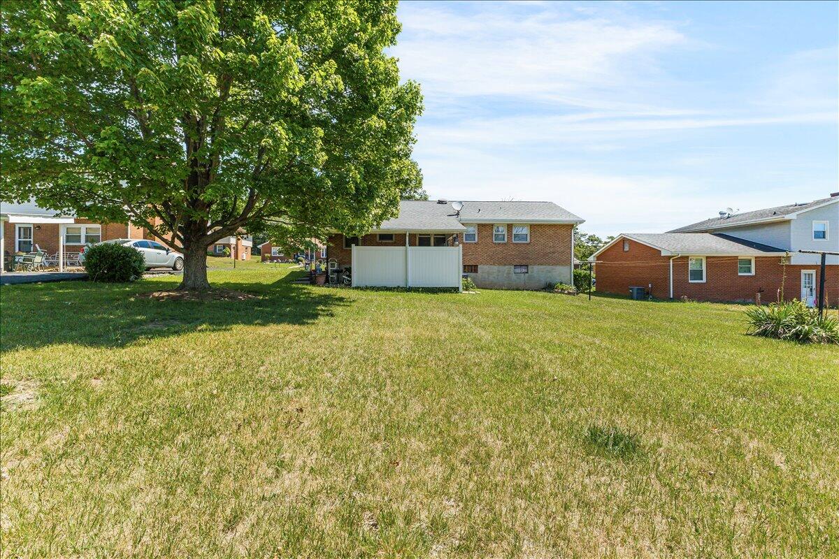 2908 Neil DR