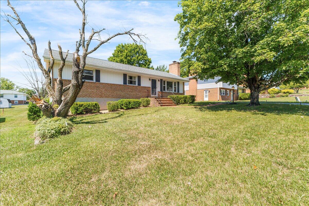 2908 Neil DR