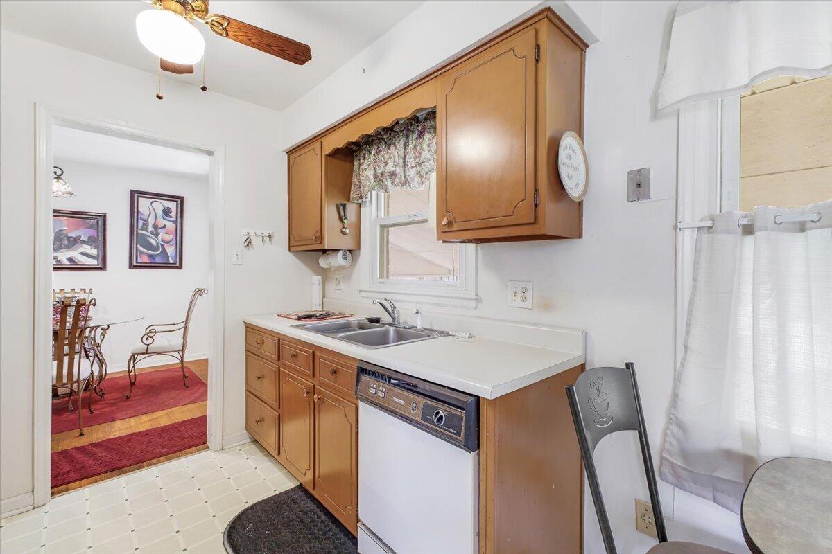 2908 Neil DR