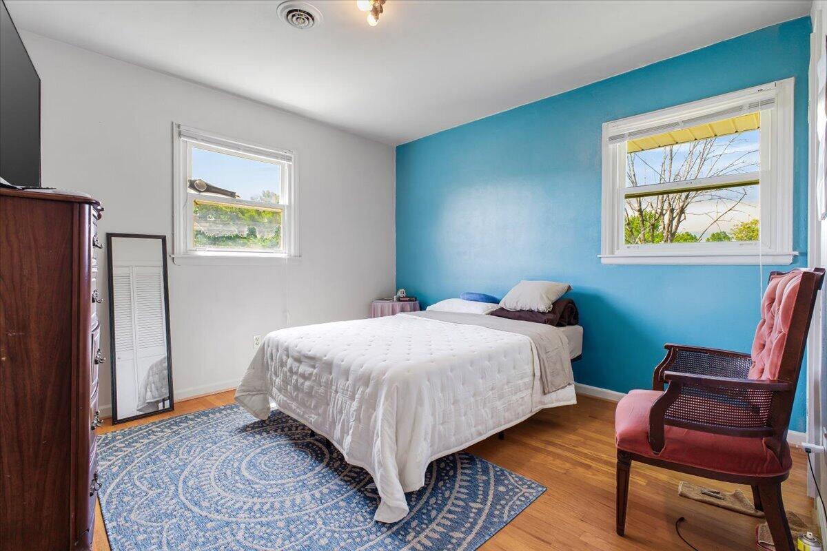 2908 Neil DR
