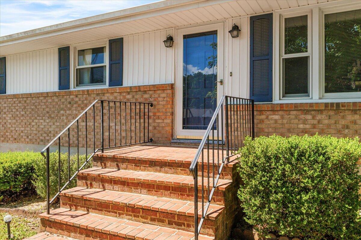 2908 Neil DR