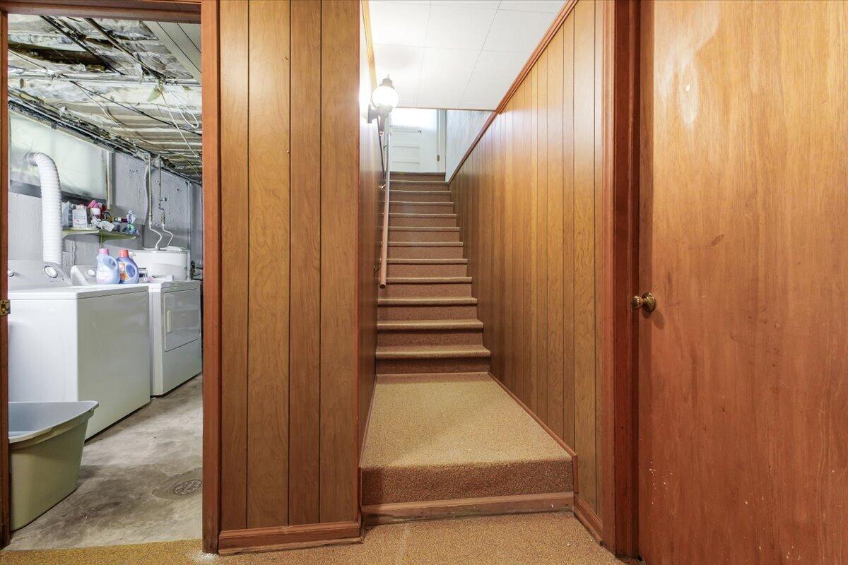 2908 Neil DR