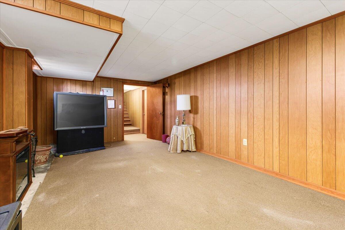 2908 Neil DR