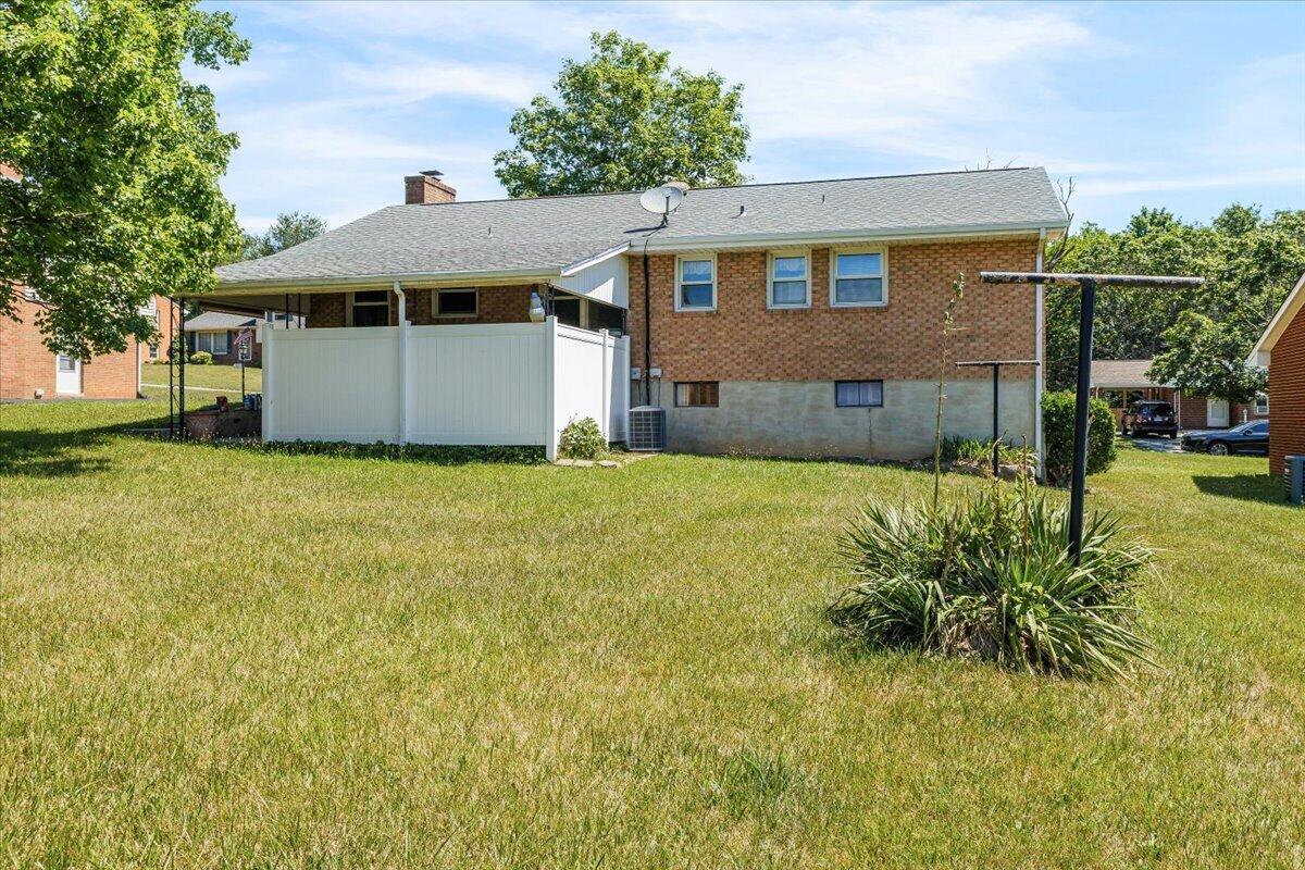 2908 Neil DR