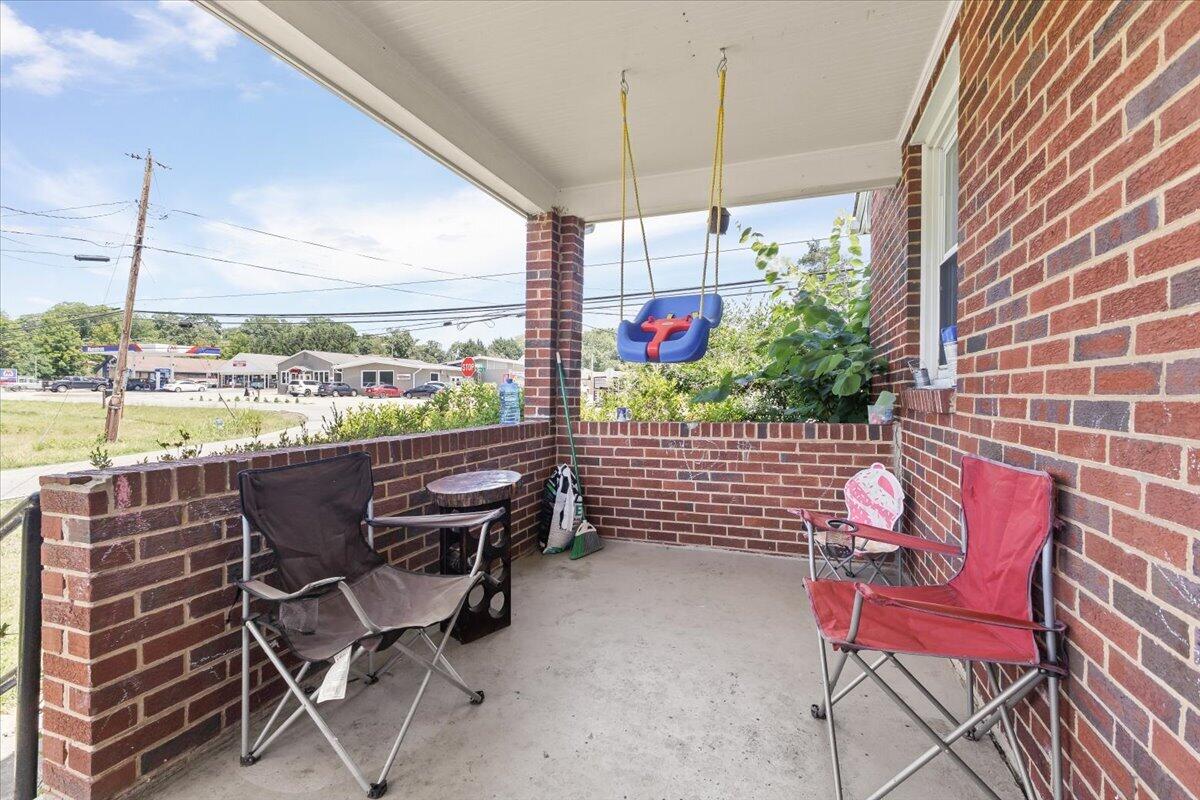 3707 Colonial AVE