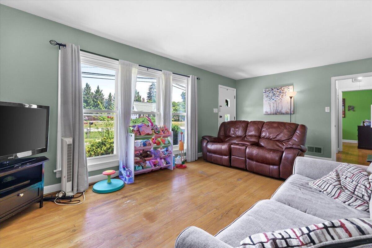 3707 Colonial AVE