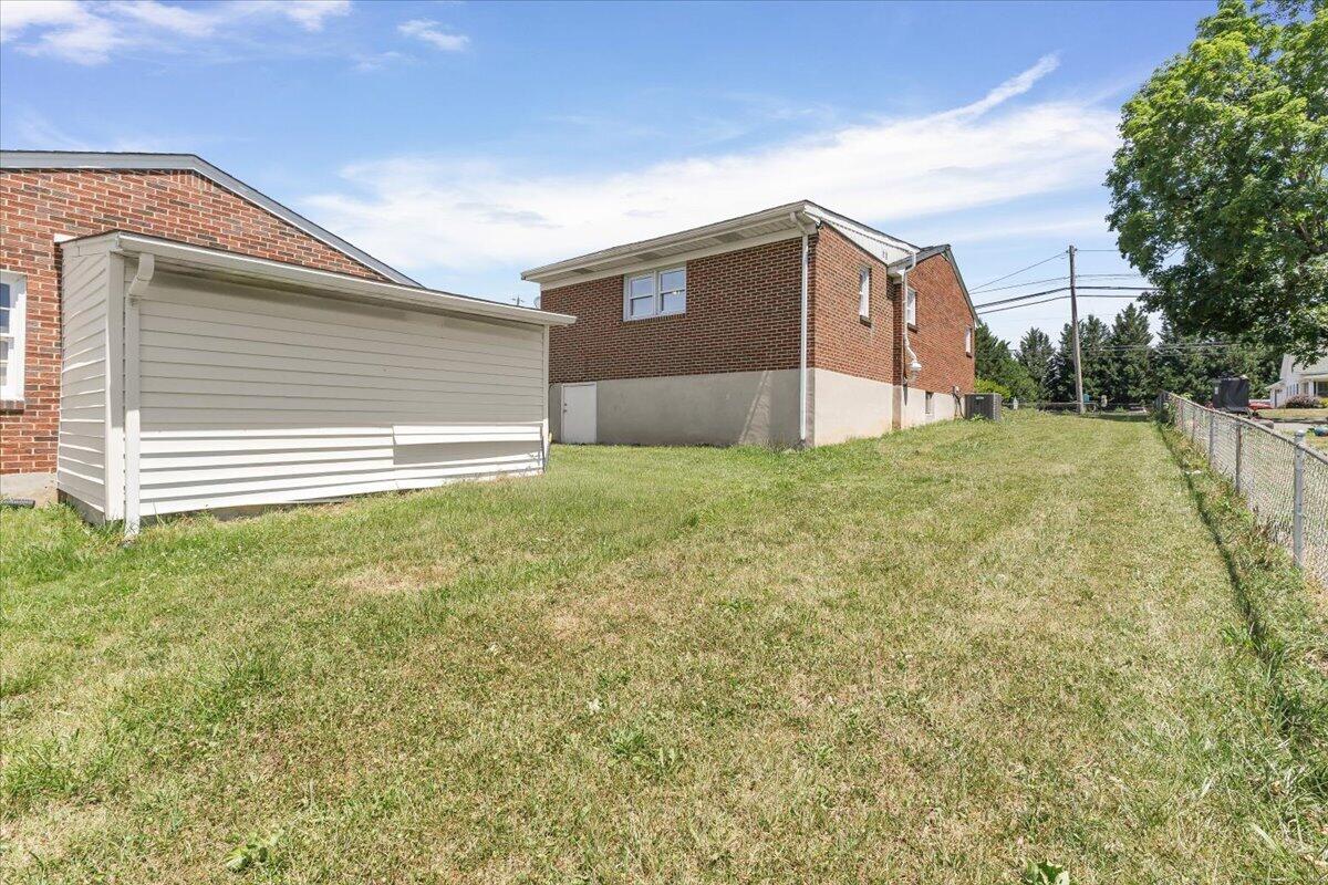 3707 Colonial AVE