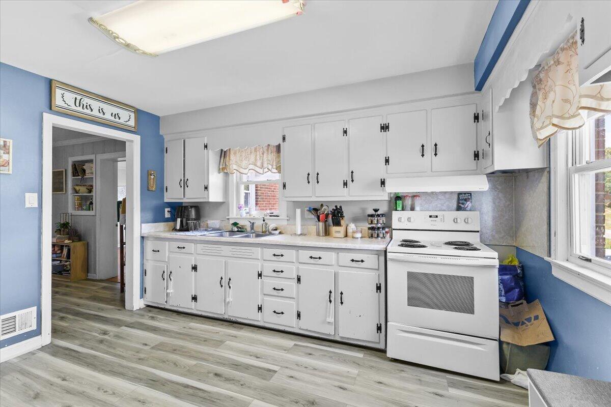 3707 Colonial AVE