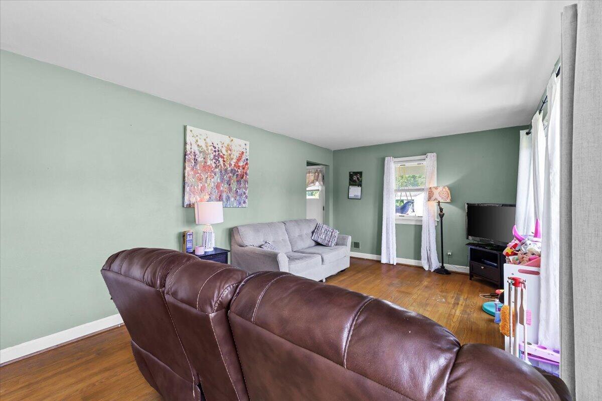3707 Colonial AVE