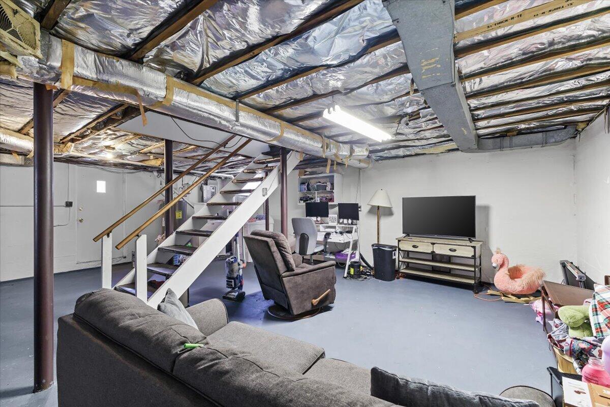 3707 Colonial AVE
