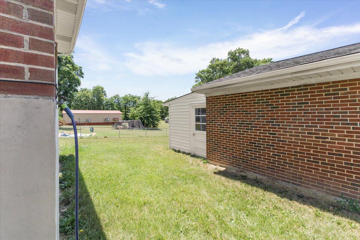 3707 Colonial AVE