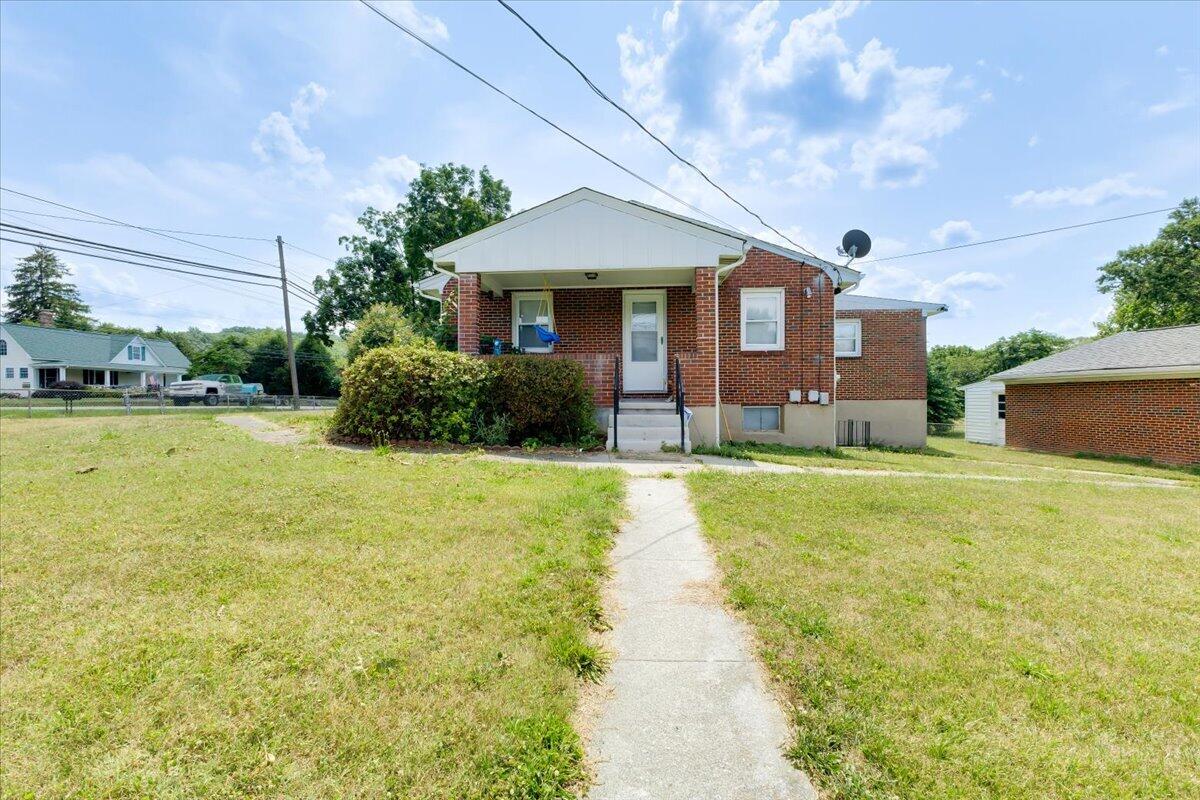 3707 Colonial AVE