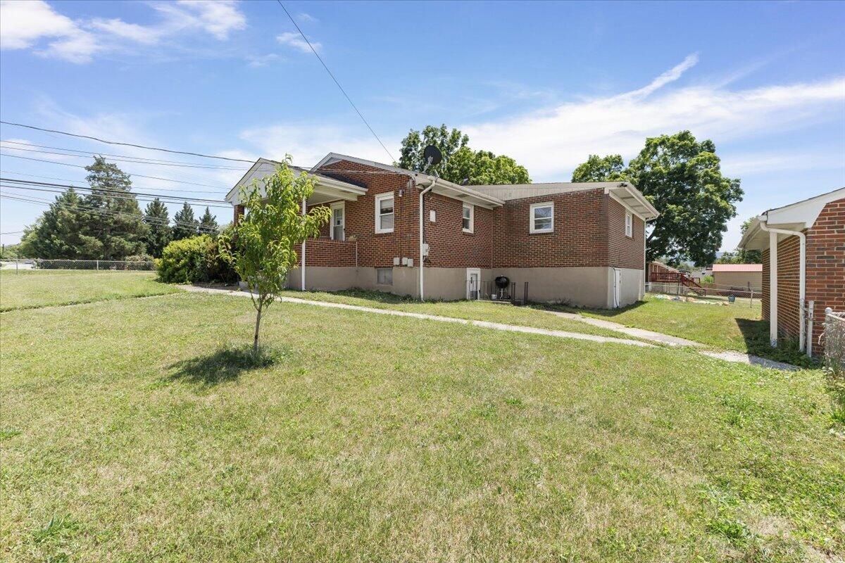 3707 Colonial AVE